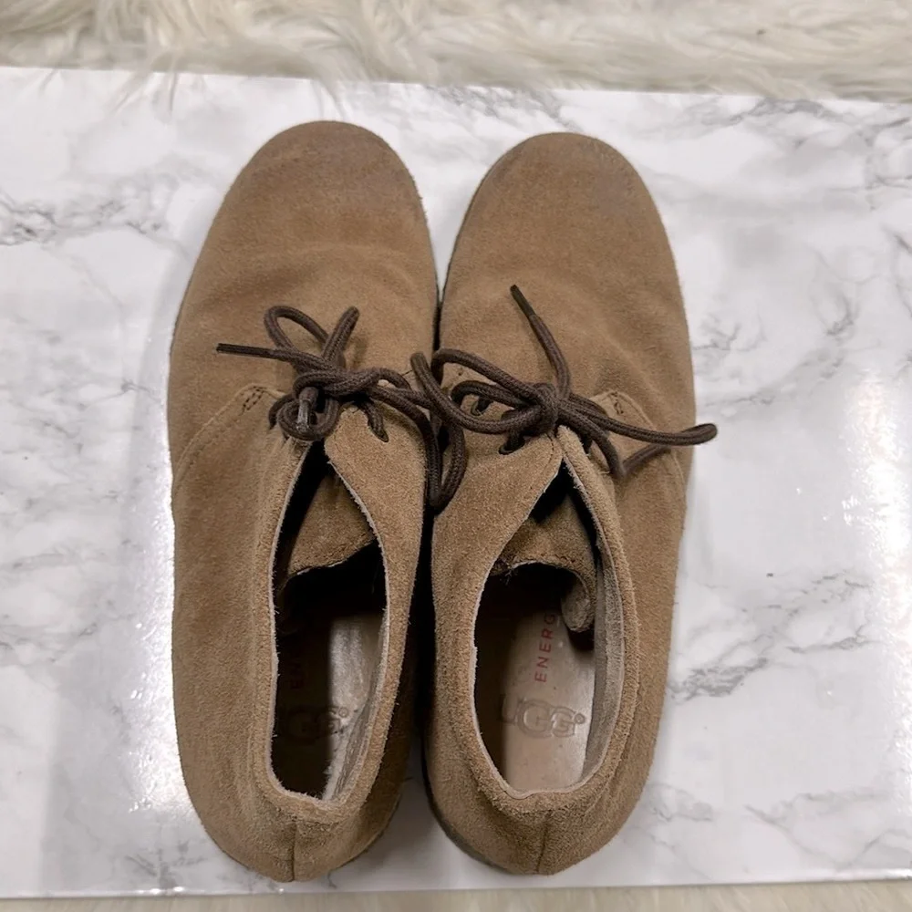 UGG Men's Brown Suede Chukka Boots size 8